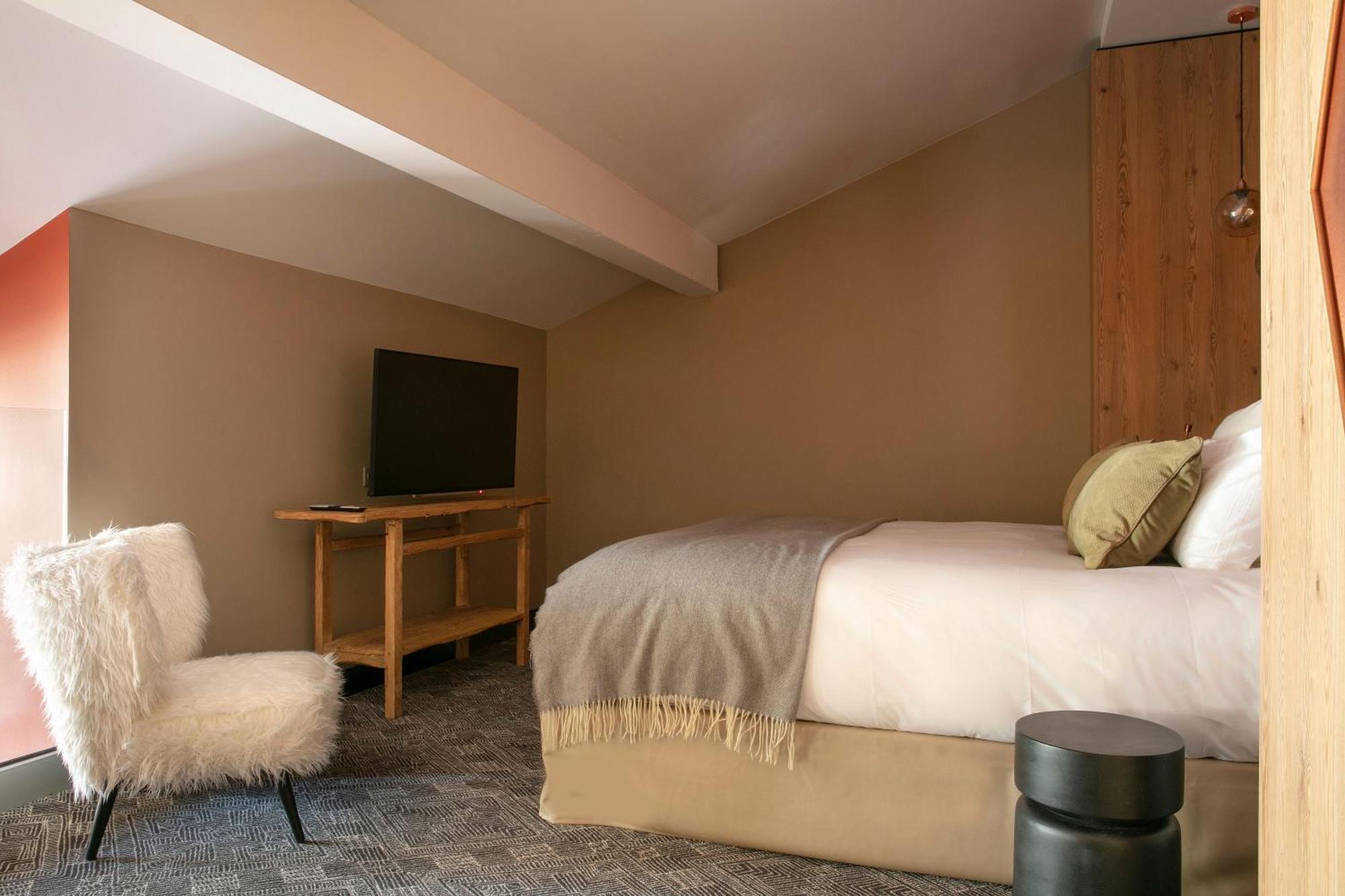 Hôtel Grandes Rousses Alpe d'Huez Exterior foto A room at the hotel