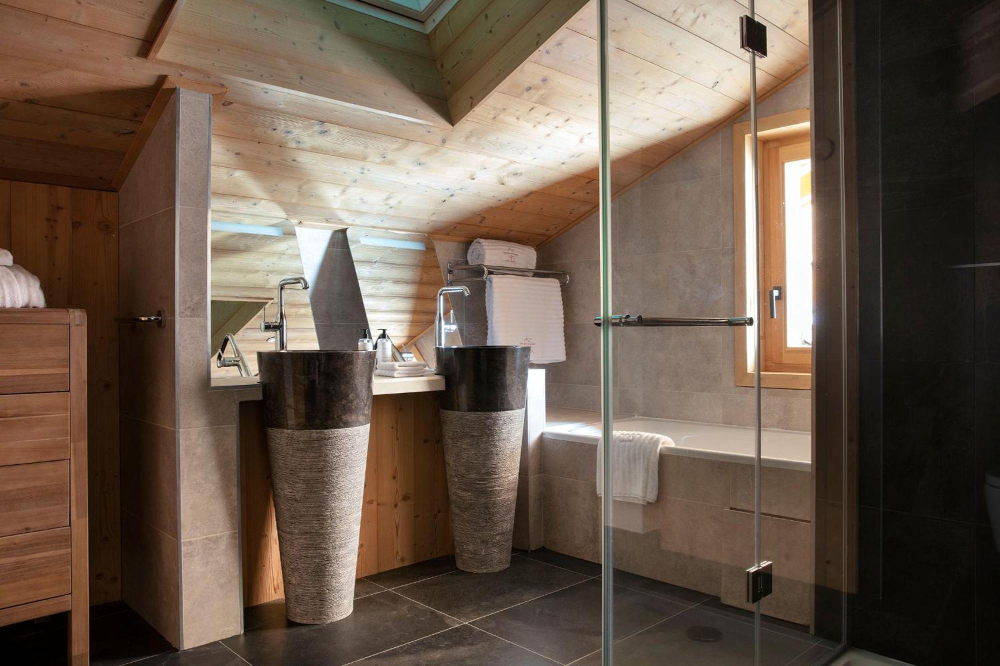 Hôtel Grandes Rousses Alpe d'Huez Exterior foto Bathroom in a chalet