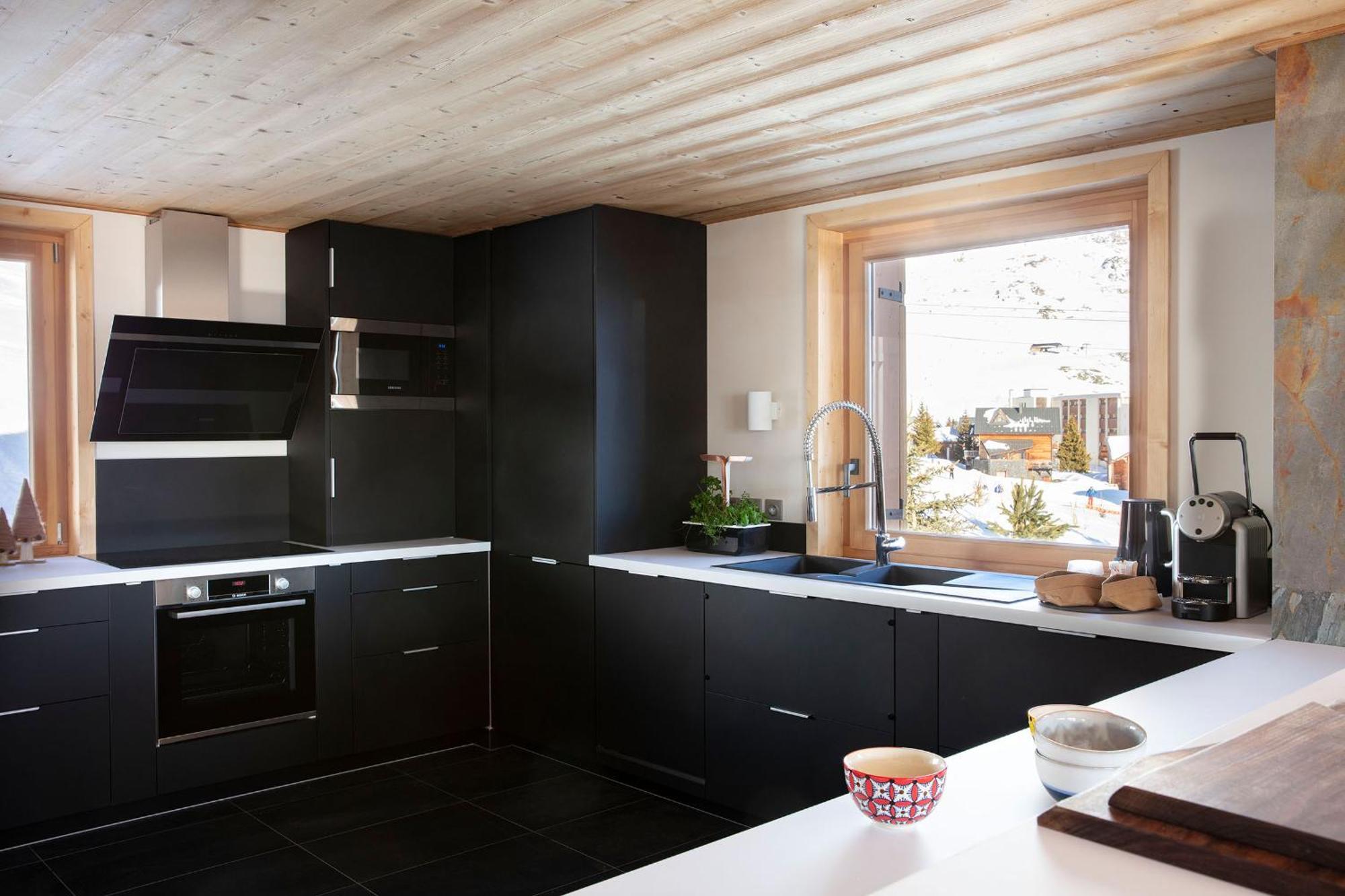 Hôtel Grandes Rousses Alpe d'Huez Exterior foto A modern kitchen