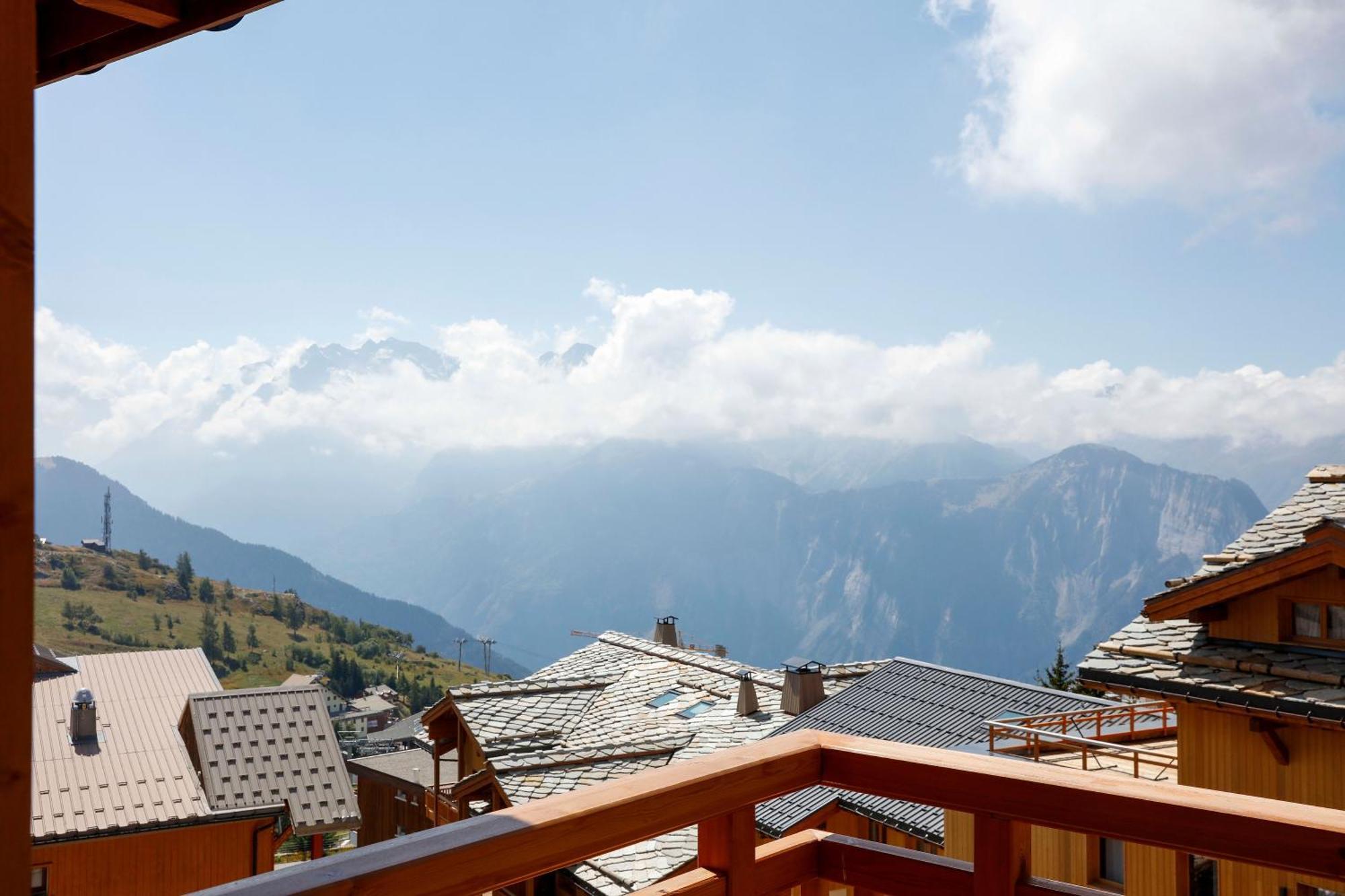 Hôtel Grandes Rousses Alpe d'Huez Exterior foto View of Mont Blanc from Les Saisies